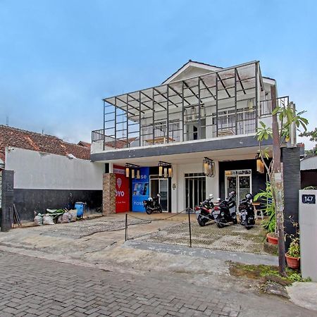 Oyo 91952 Oase Hostel ジョグジャカルタ エクステリア 写真