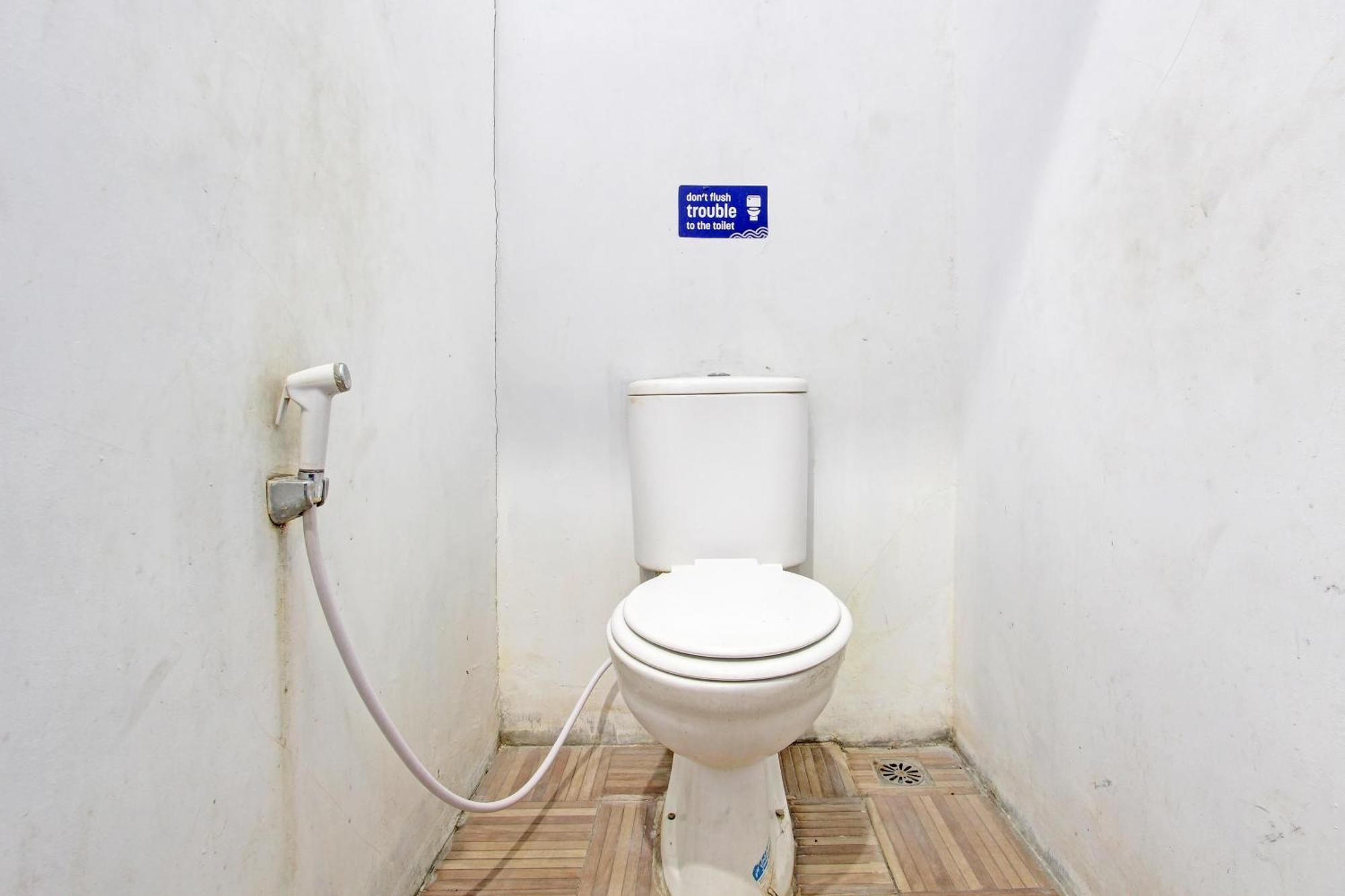 Oyo 91952 Oase Hostel ジョグジャカルタ エクステリア 写真