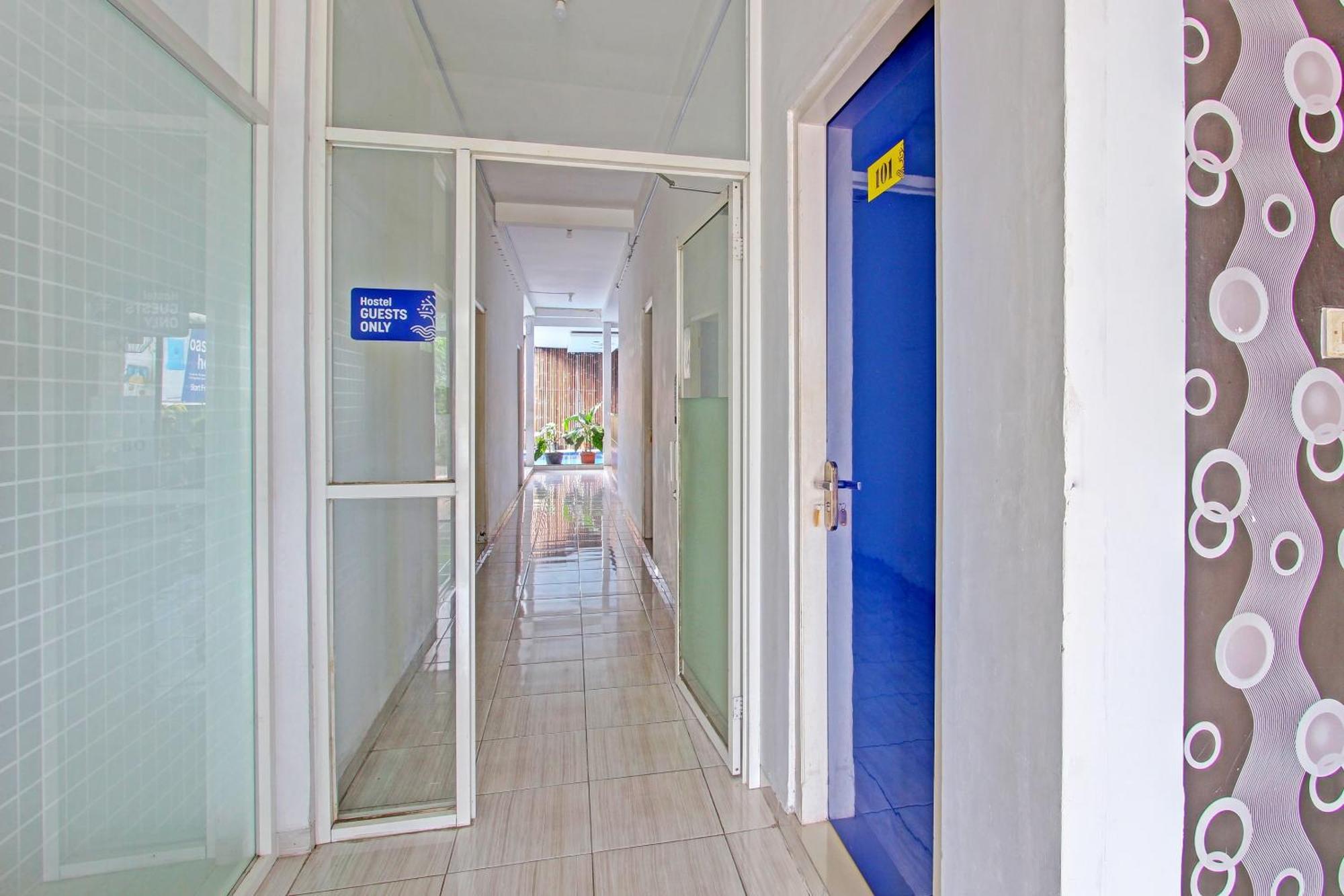 Oyo 91952 Oase Hostel ジョグジャカルタ エクステリア 写真