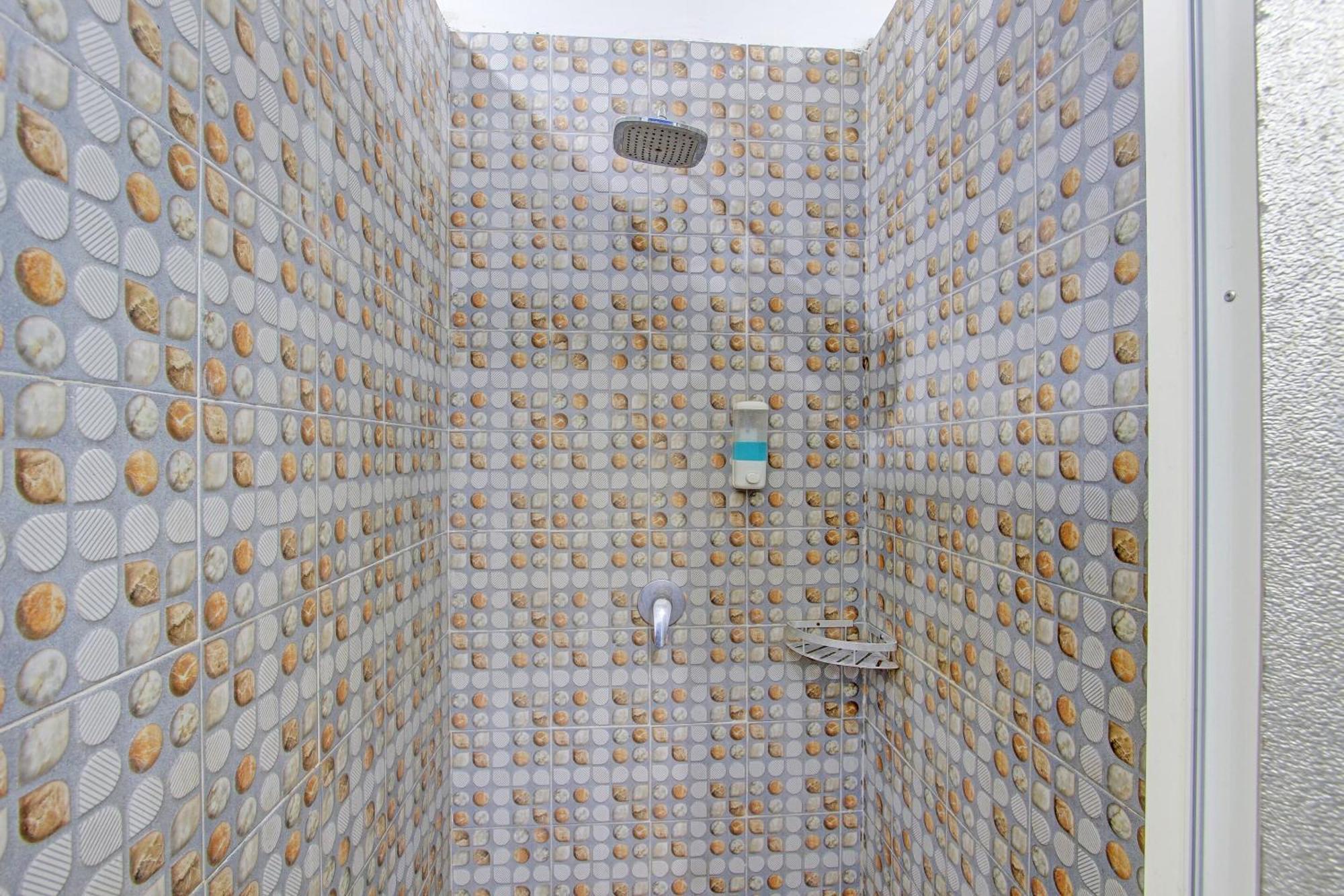 Oyo 91952 Oase Hostel ジョグジャカルタ エクステリア 写真