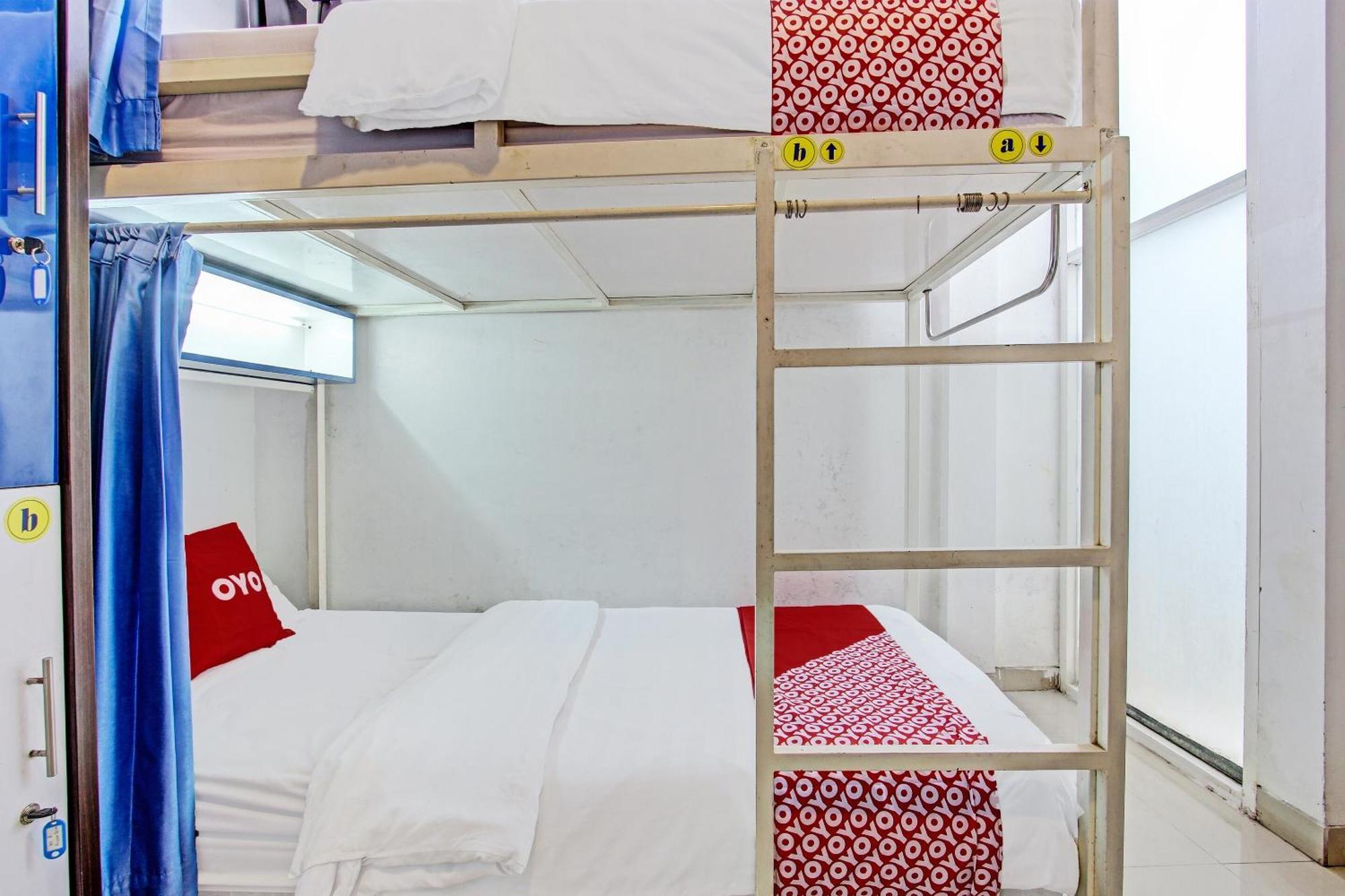 Oyo 91952 Oase Hostel ジョグジャカルタ エクステリア 写真